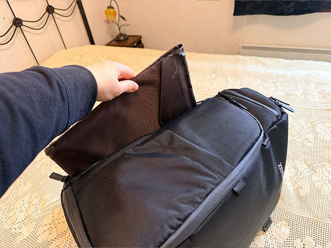 Läppäri sujahtaa omaan taskuunsa